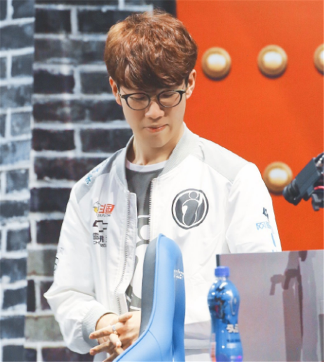 自己仅有两 自己仅有两